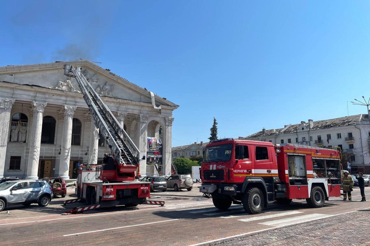 Войска РФ нанесли ракетный удар по центру Чернигова: что известно Войска РФ нанесли ракетный удар по центру Чернигова: что известно