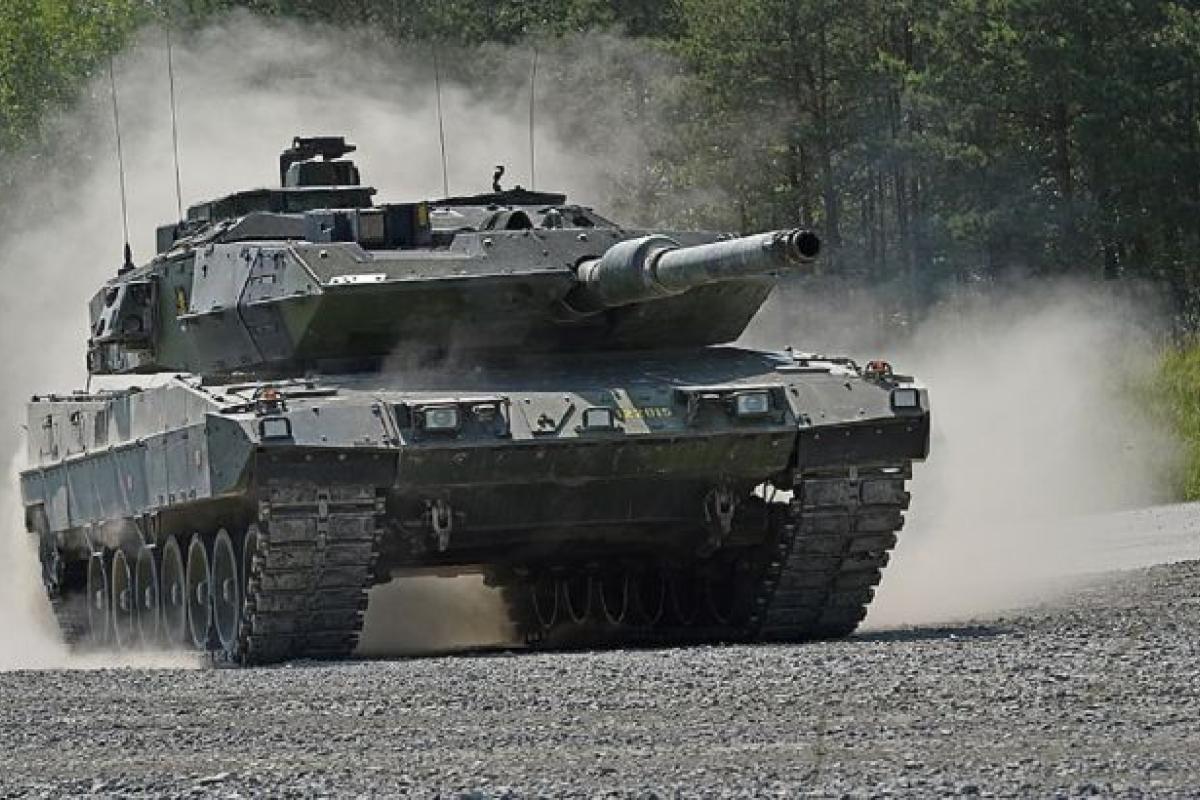 Україна отримала від Швеції танки Strv122 з навченими екіпажами Україна отримала від Швеції танки Strv122 з навченими екіпажами