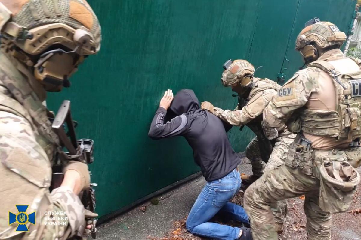 Агент ФСБ, який шпигував за підрозділами ЗСУ під Бахмутом, отримав 15 років тюрми Агент ФСБ, який шпигував за підрозділами ЗСУ під Бахмутом, отримав 15 років тюрми