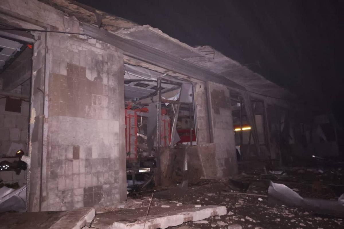 Оккупанты нанесли удар по расположению спасателей в Изюме, среди пострадавших двое луганчан Оккупанты нанесли удар по расположению спасателей в Изюме, среди пострадавших двое луганчан