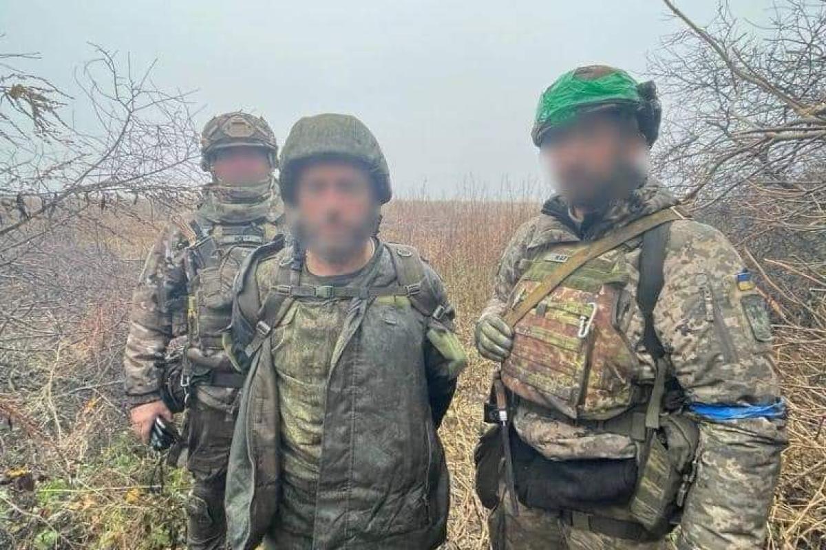 Пограничники взяли в плен москвича, который остался единственным живым из своего подразделения Пограничники взяли в плен москвича, который остался единственным живым из своего подразделения