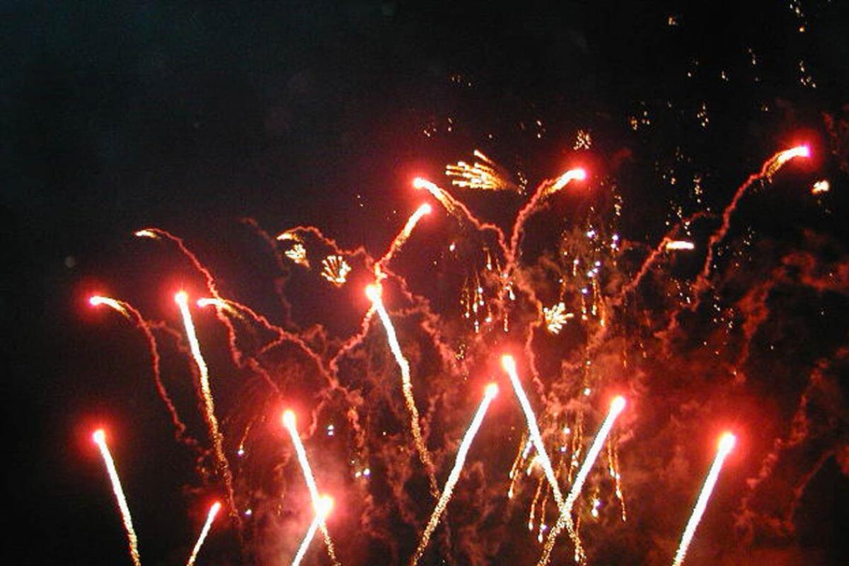 Відсьогодні в Україні запрацював закон про заборону феєрверків, салютів та петард Відсьогодні в Україні запрацював закон про заборону феєрверків, салютів та петард