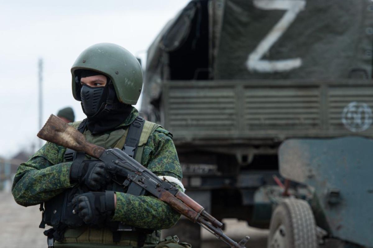 Російські загарбники перекидають військових та техніку у напрямок Донецька, - Андрющенко Російські загарбники перекидають військових та техніку у напрямок Донецька, - Андрющенко