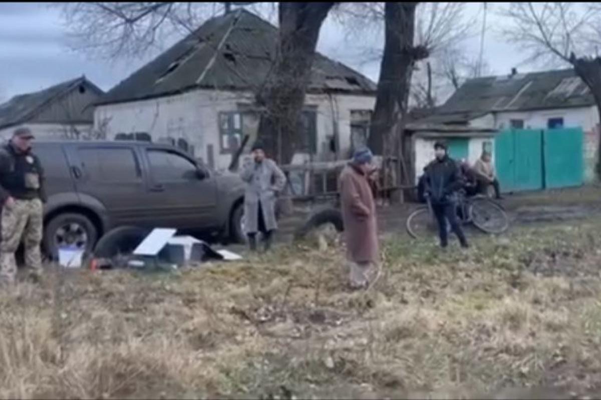 Полицейские Луганщины привезли помощь в освобожденные села Полицейские Луганщины привезли помощь в освобожденные села