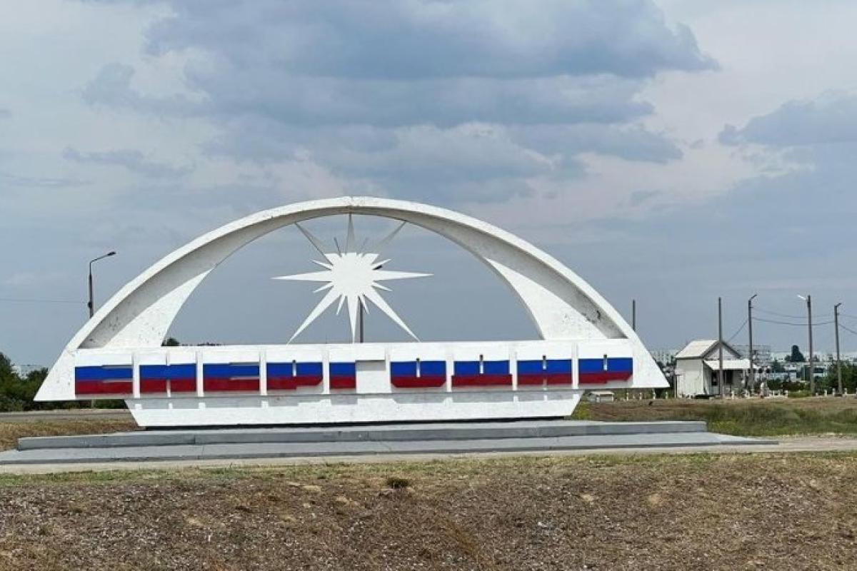 В Энергодаре дружинники оккупантов помечают "бесхозные" квартиры В Энергодаре дружинники оккупантов помечают "бесхозные" квартиры