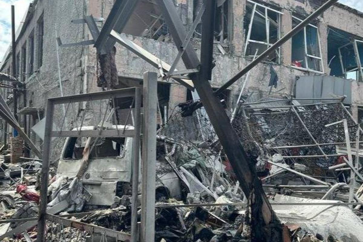 12 человек, которые скрывались в укрытии Авдеевского коксохимического завода, удалось эвакуировать, - Виталий Барабаш 12 человек, которые скрывались в укрытии Авдеевского коксохимического завода, удалось эвакуировать, - Виталий Барабаш