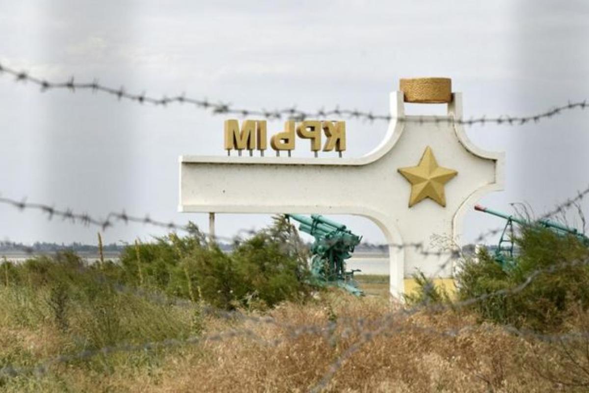 В Симферополе медики приезжают на вызовы на украденных в Херсоне скорых В Симферополе медики приезжают на вызовы на украденных в Херсоне скорых