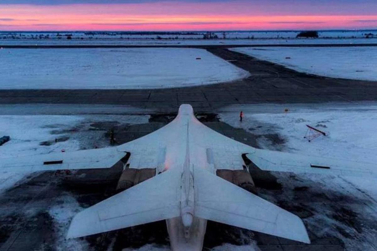 Російський військовий аеродром "Енгельс-2" зазнав атаки дронів, - ЗМІ Російський військовий аеродром "Енгельс-2" зазнав атаки дронів, - ЗМІ