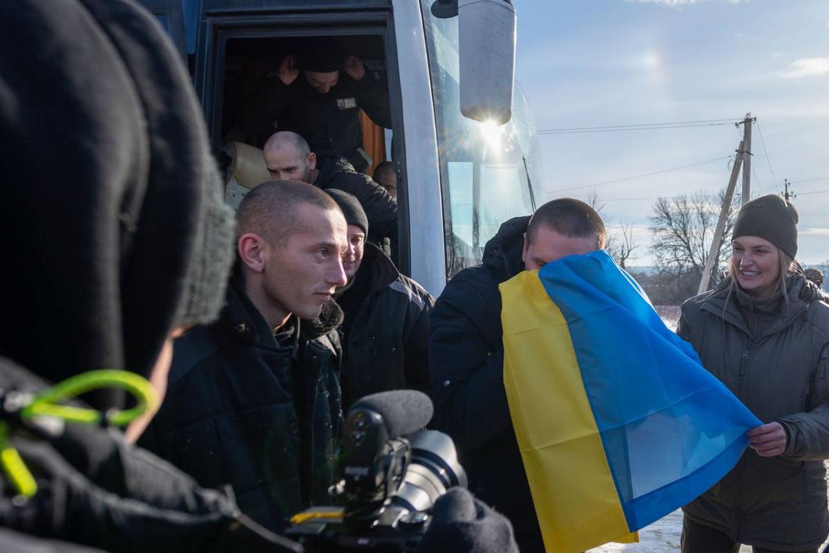 "Наші вдома": Україна повернула з російського полону 207 своїх громадян