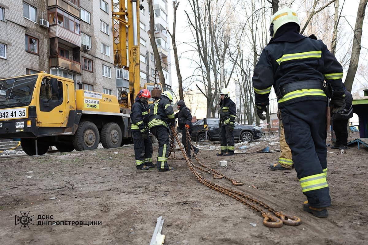 В Днепре завершили поисково-спасательные на завалах жилого дома: количество жертв увеличилось В Днепре завершили поисково-спасательные на завалах жилого дома: количество жертв увеличилось