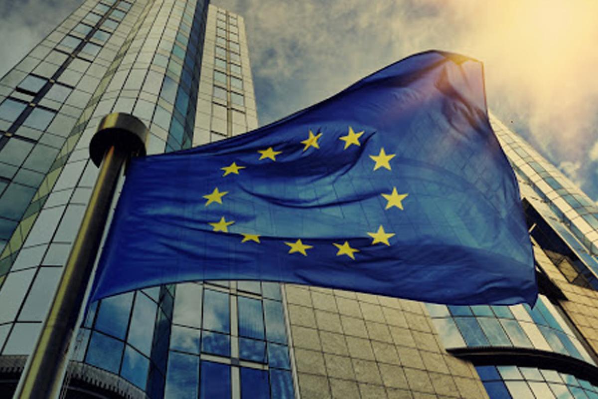ЄС може використати російські активи на закупівлю зброї для України, - Euractiv ЄС може використати російські активи на закупівлю зброї для України, - Euractiv