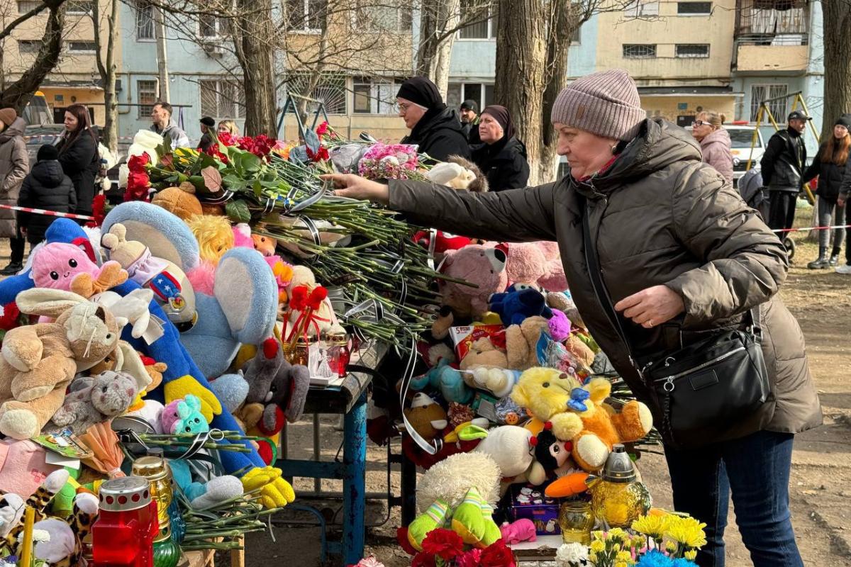 Из-под завалов дома в Одессе достали тело еще одного ребенка Из-под завалов дома в Одессе достали тело еще одного ребенка