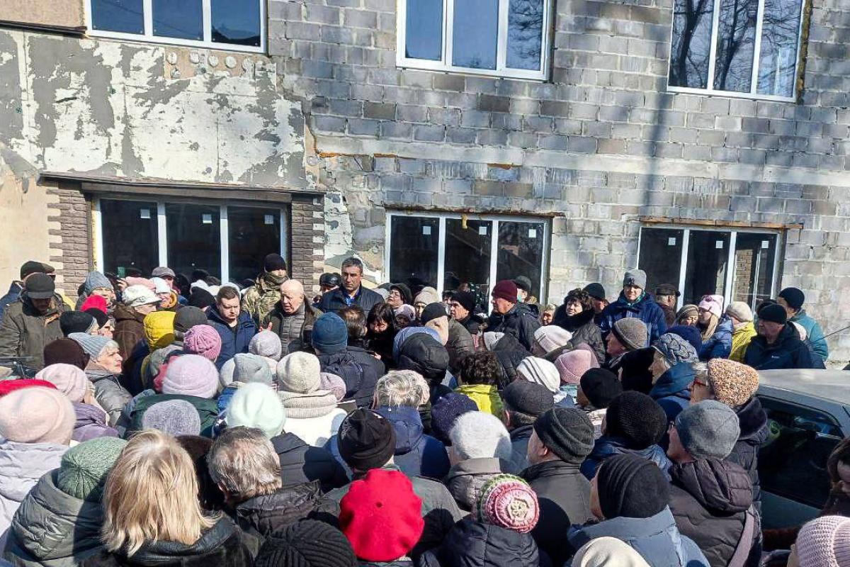 "Пока никто не задумался, а дальше будет поздно": Накануне "выборов" мариупольцы устроили забастовку и достигли "результата"