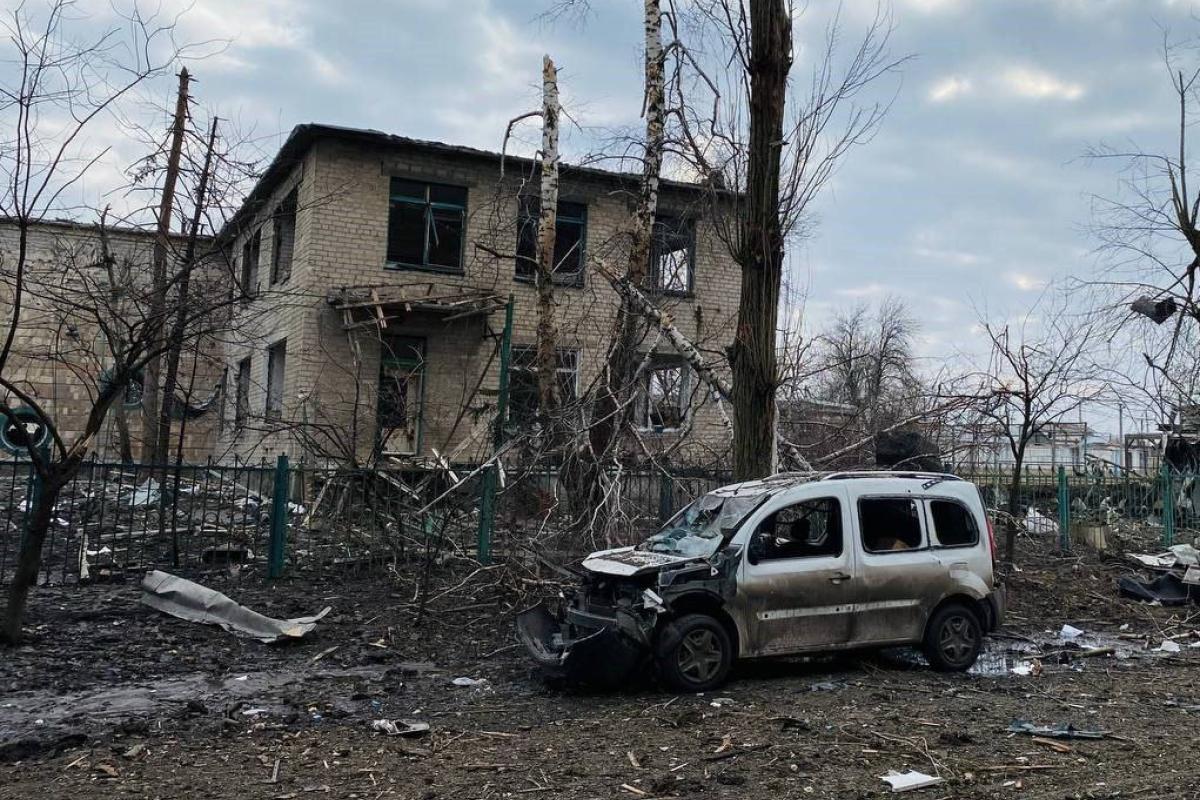 Росіяни вдарили ракетами С-300 по Покровську: є поранені, в місті багато руйнувань - фото, відео Росіяни вдарили ракетами С-300 по Покровську: є поранені, в місті багато руйнувань - фото, відео