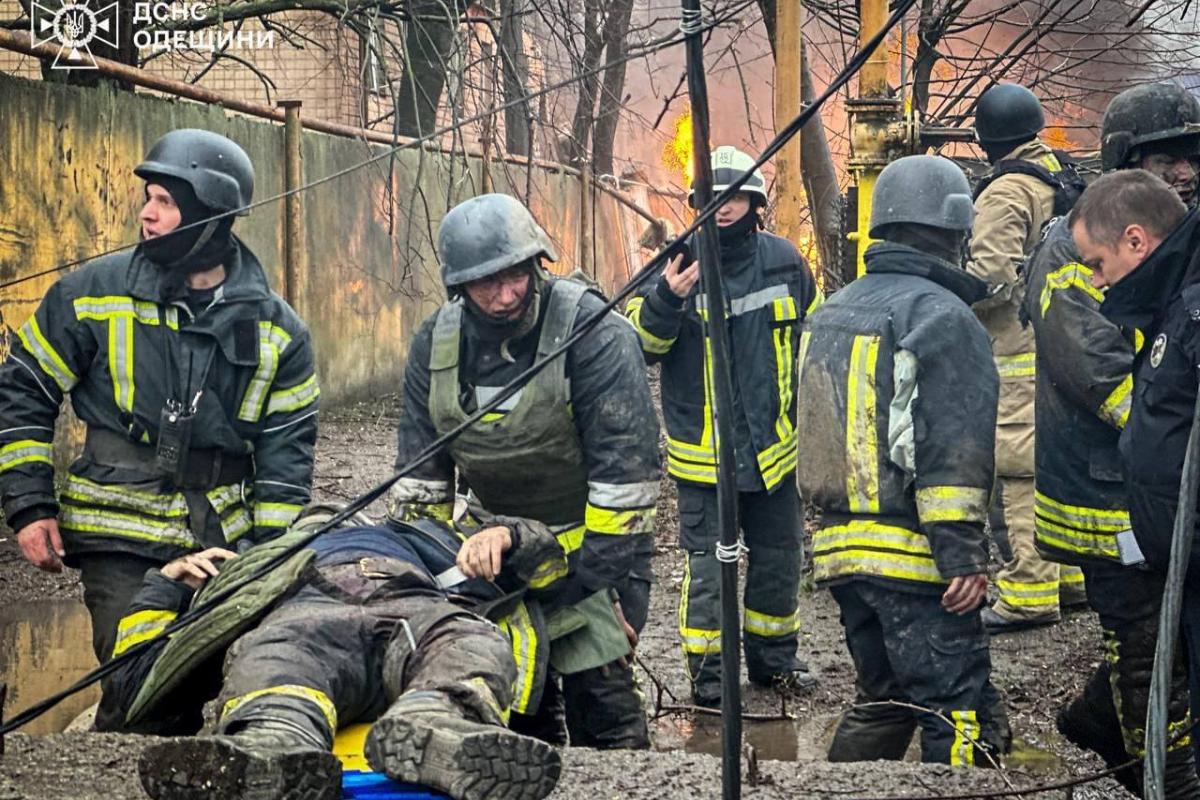 Одесса подверглась ракетной атаке российских террористов: что известно об ужасных последствиях - фото Одесса подверглась ракетной атаке российских террористов: что известно об ужасных последствиях - фото