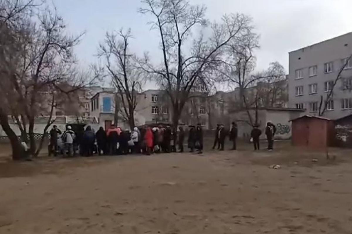 "Годувальники приїхали": У мережі з'явилося свіже відео з Сєвєродонецька "Годувальники приїхали": У мережі з'явилося свіже відео з Сєвєродонецька