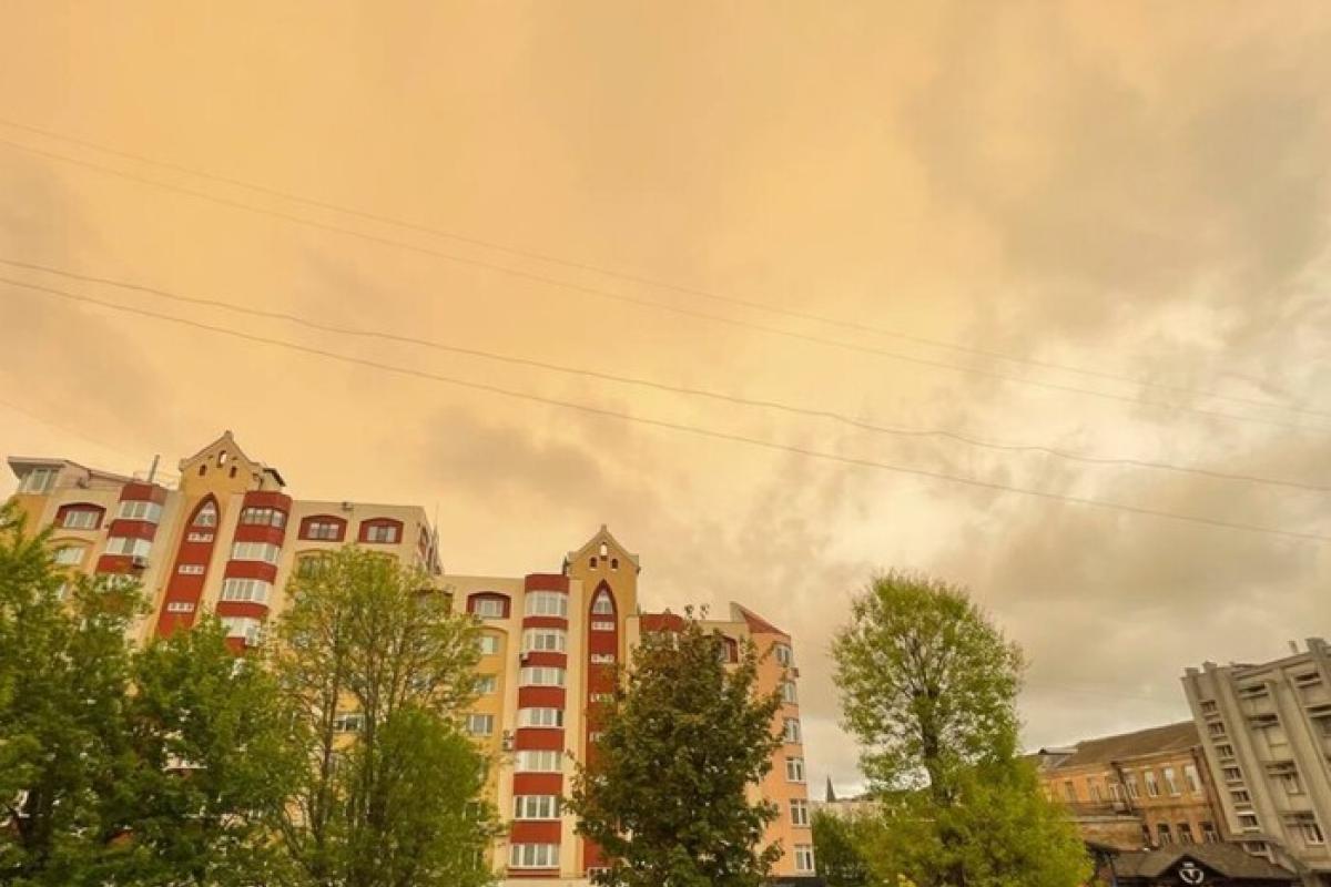 Через пил із Сахари Україну накриють "брудні дощі": чи є небезпека
