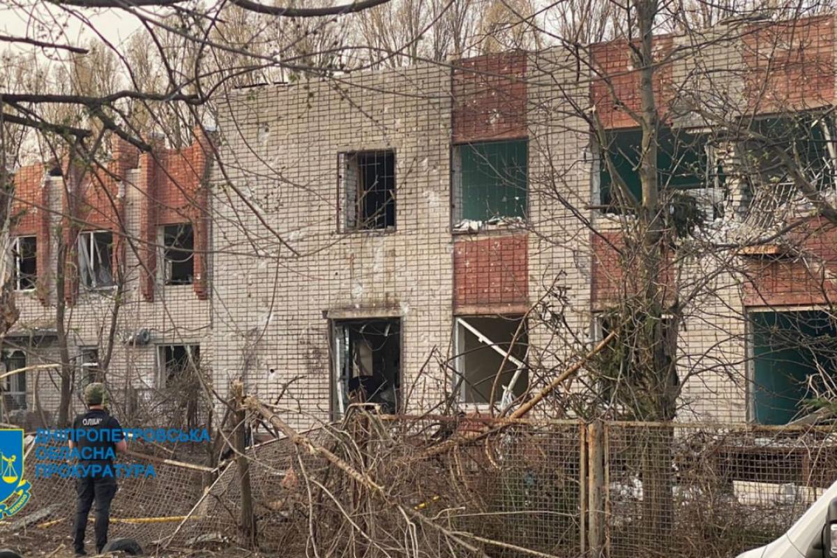 Внаслідок ракетної атаки на Дніпро постраждали 18 людей, серед них діти - фото, відео Внаслідок ракетної атаки на Дніпро постраждали 18 людей, серед них діти - фото, відео