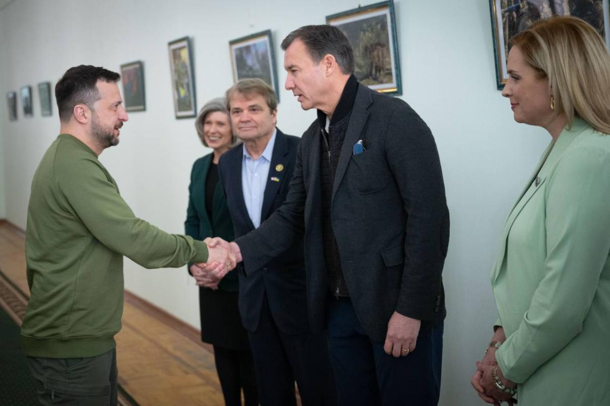 Зеленский встретился с делегацией Конгресса США на Черниговщине: о чем говорили Зеленский встретился с делегацией Конгресса США на Черниговщине: о чем говорили