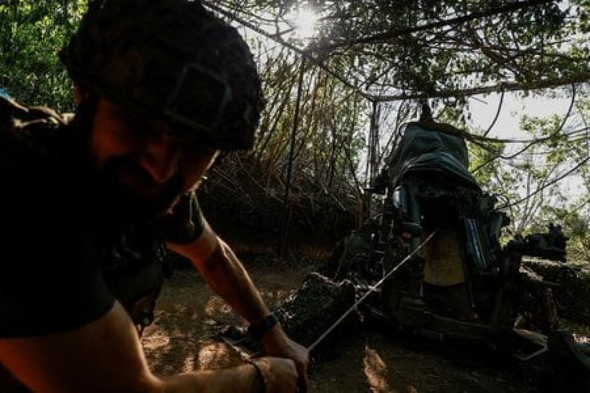 Оккупанты пытаются прорвать оборону сразу с трех сторон, - ЛОВА Оккупанты пытаются прорвать оборону сразу с трех сторон, - ЛОВА