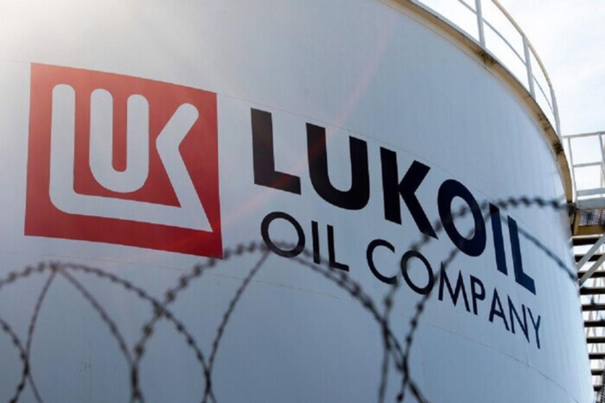 Ночью беспилотники ГУР атаковали нефтеперерабатывающий завод "Лукойла" - видео Ночью беспилотники ГУР атаковали нефтеперерабатывающий завод "Лукойла" - видео