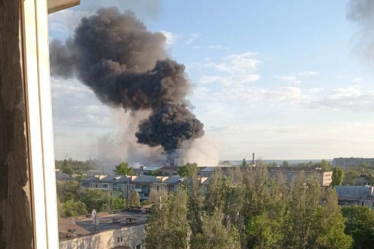 В Луганске прогремела серия взрывов: новые подробности - видео, фото В Луганске прогремела серия взрывов: новые подробности - видео, фото