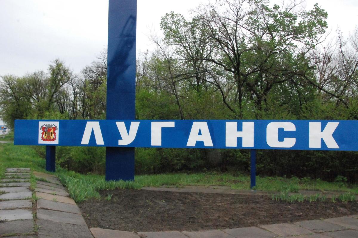Окупанти знесли будівлю хлібозаводу у "звільненому" Луганську - фото