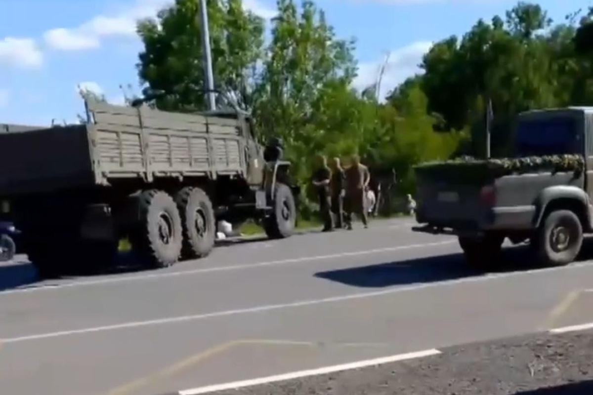 Чергова смертельна ДТП на окупованій Луганщині за участі російських військових: подробиці - відео Чергова смертельна ДТП на окупованій Луганщині за участі російських військових: подробиці - відео