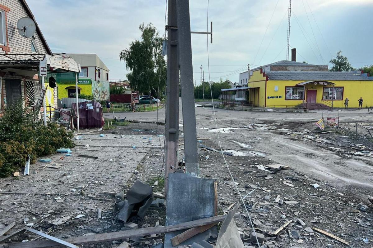 Оккупанты сбросили на Лиман две 250 кг управляемые авиабомбы: известно о пяти раненых - фото Оккупанты сбросили на Лиман две 250 кг управляемые авиабомбы: известно о пяти раненых - фото