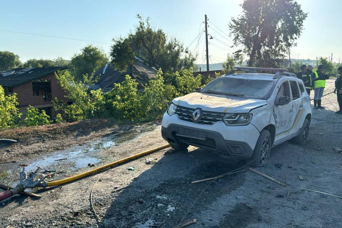 В результате повторного удара оккупантов по Будам на Харьковщине погибли начальник райуправления ГСЧС и полицейский - фото В результате повторного удара оккупантов по Будам на Харьковщине погибли начальник райуправления ГСЧС и полицейский - фото