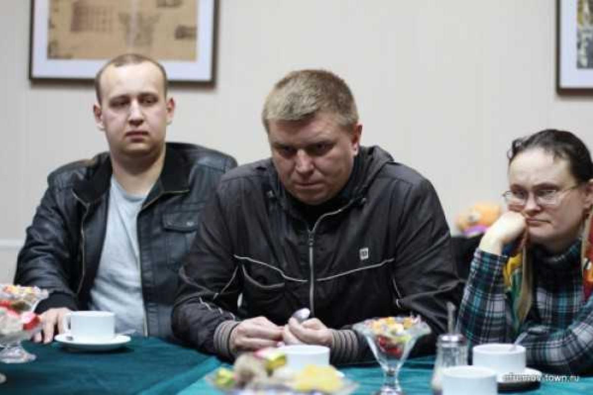 Лидер донецких сепаратистов признался, что он из России Лидер донецких сепаратистов признался, что он из России