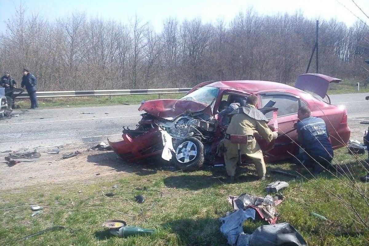 Видео: В Черкасской области не разминулись два Шевроле Видео: В Черкасской области не разминулись два Шевроле