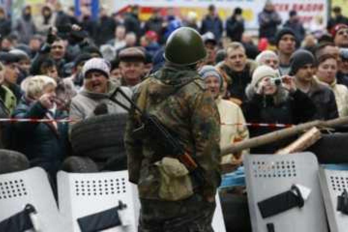 МИД Украины и ОБСЕ требуют освободить захваченных журналистов в Славянске МИД Украины и ОБСЕ требуют освободить захваченных журналистов в Славянске