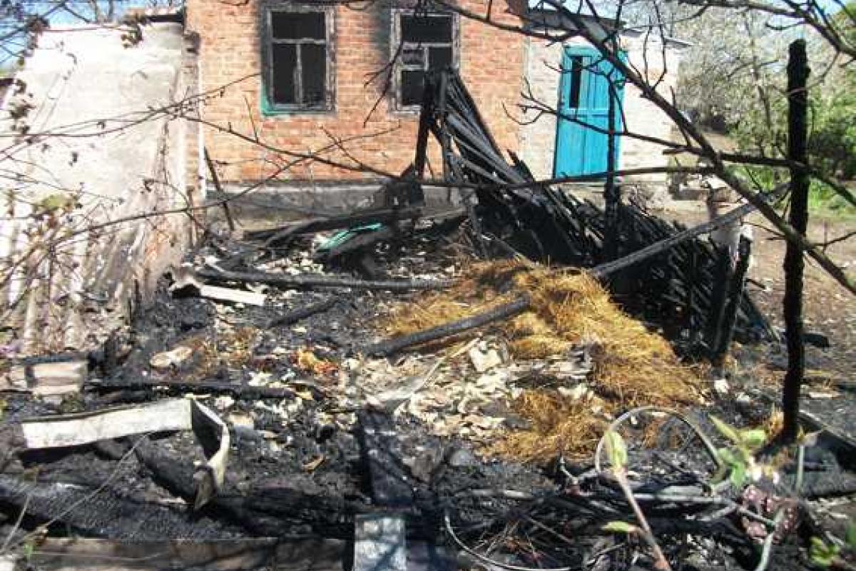 В Запорожье участковые спасли супругов на пожаре