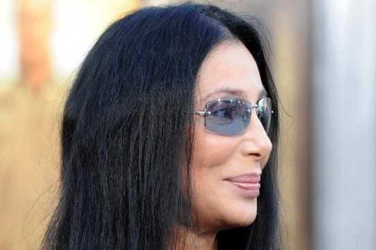 Певица Шер попала в больницу