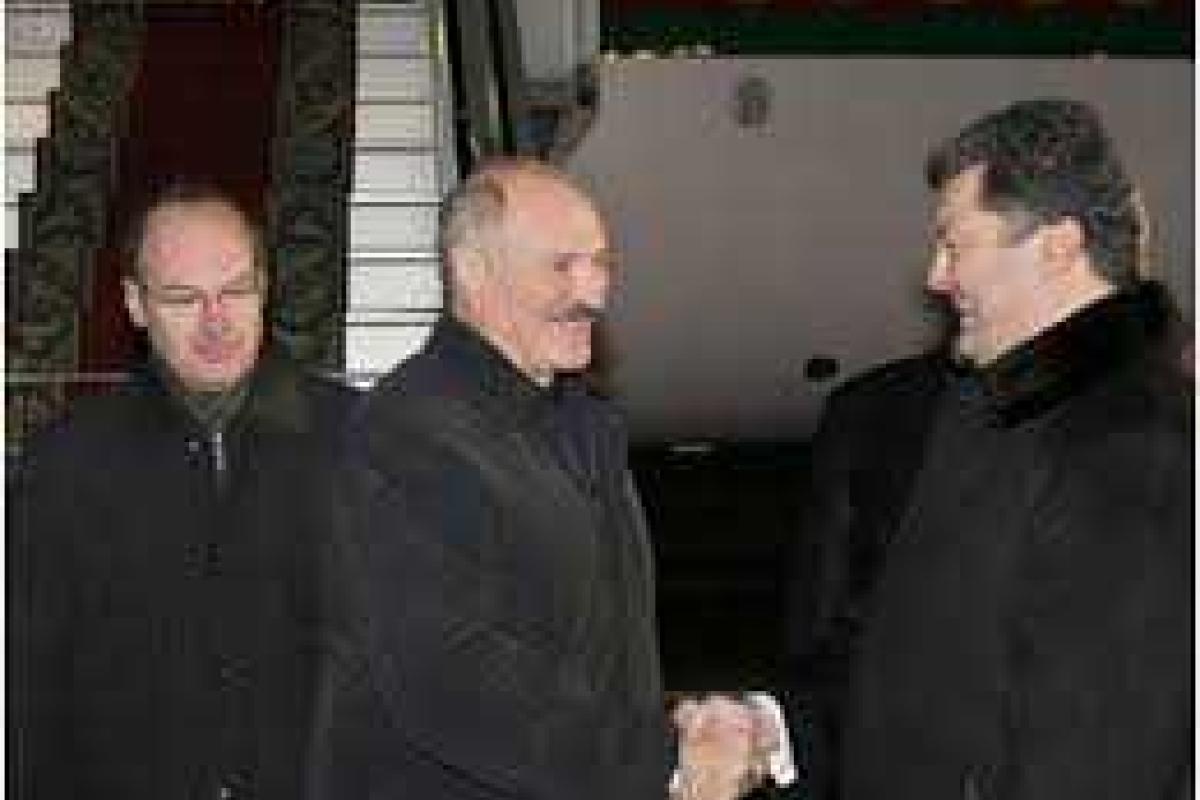 Лукашенко заявил о готовности сотрудничать с Порошенко Лукашенко заявил о готовности сотрудничать с Порошенко