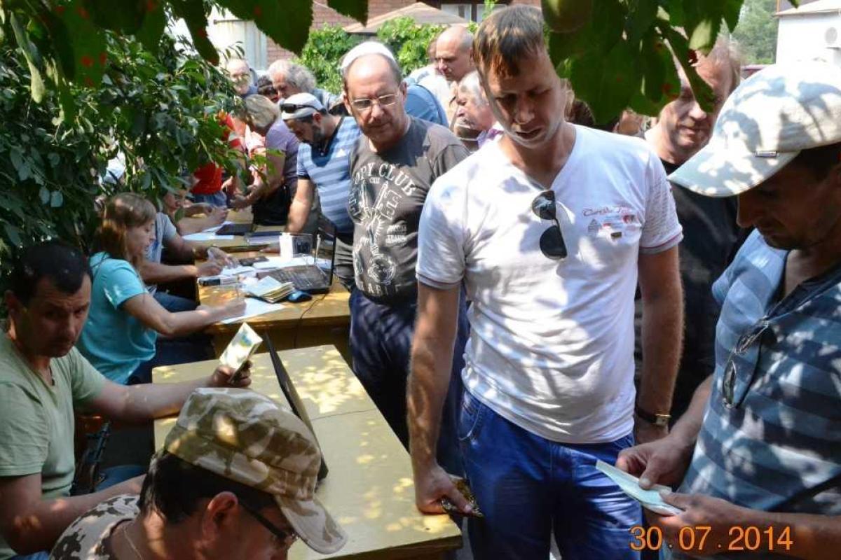 В Луганске действует "зеленый коридор" для эвакуации В Луганске действует "зеленый коридор" для эвакуации