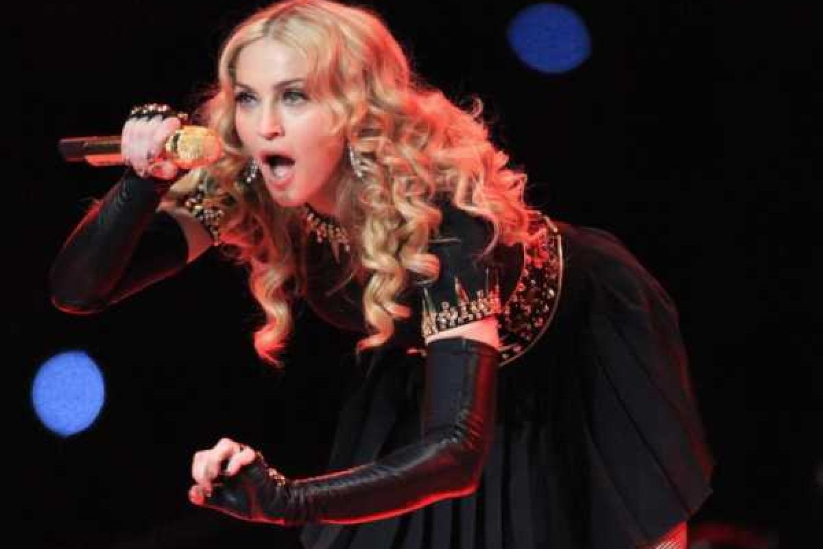 Мадонна в песне высмеивает Lady Gaga