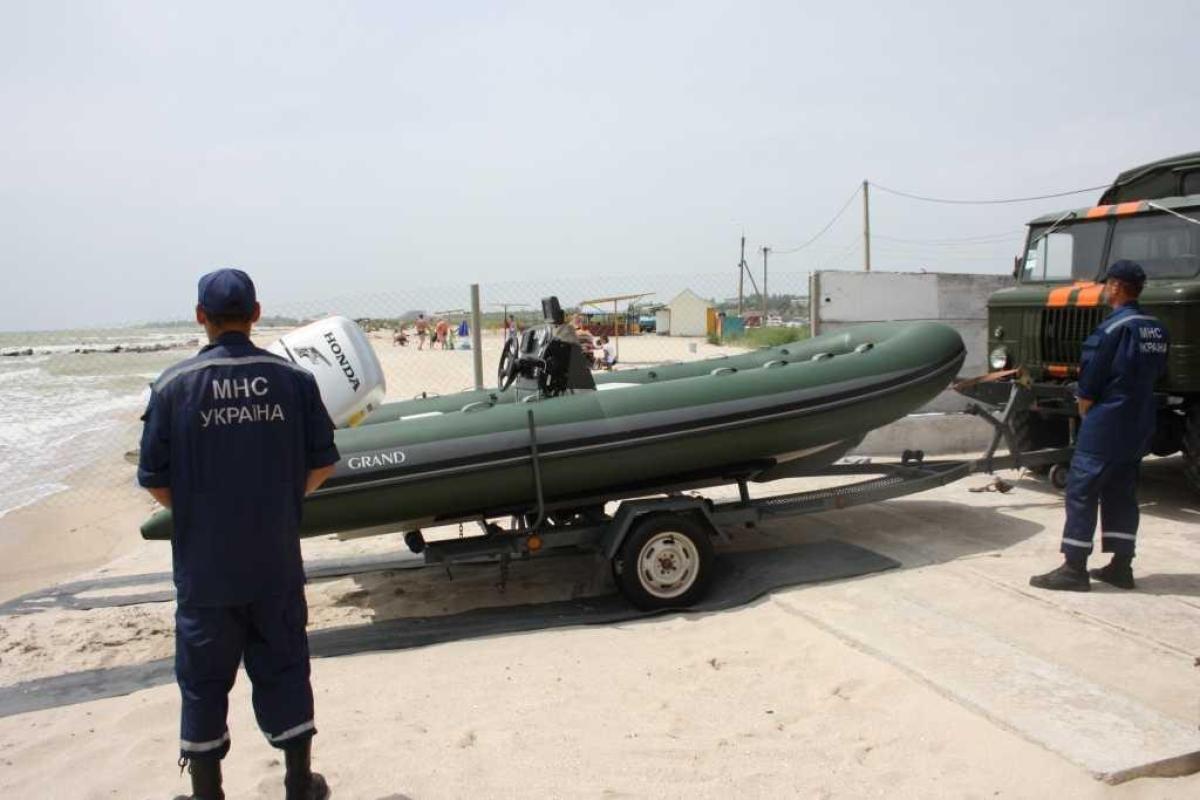 В Приморске спасали в море детей с "банана" В Приморске спасали в море детей с "банана"