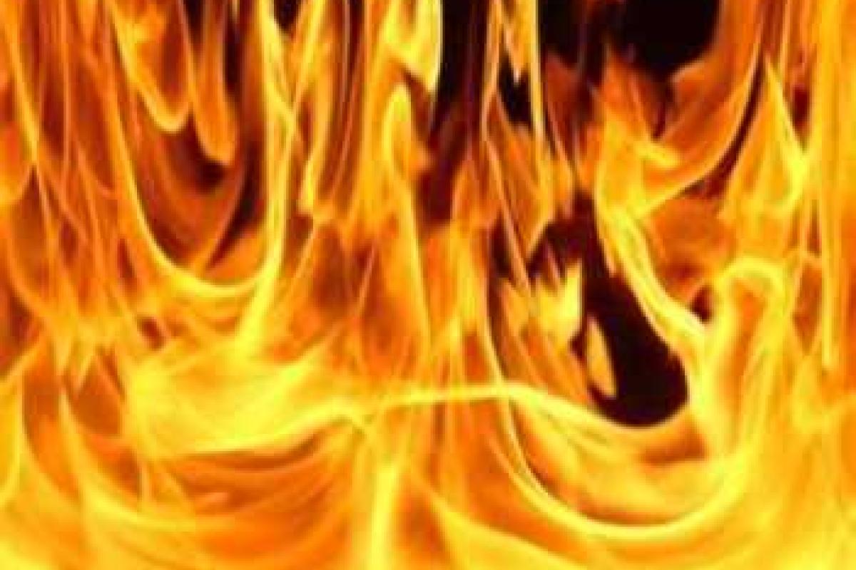 В Полтаве в гараже сгорели два автомобиля из-за сварочных работ В Полтаве в гараже сгорели два автомобиля из-за сварочных работ
