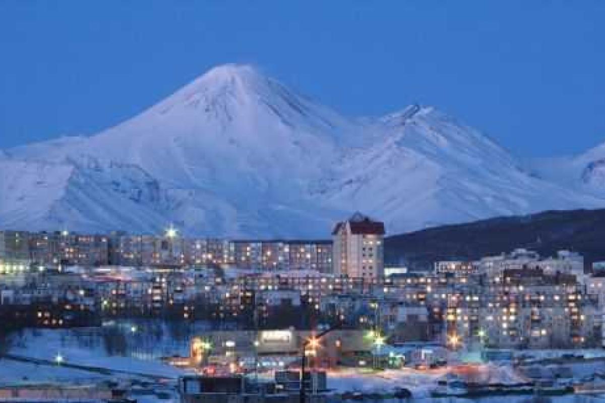 Петропавловск-Камчатский – город среди вулканов Петропавловск-Камчатский – город среди вулканов