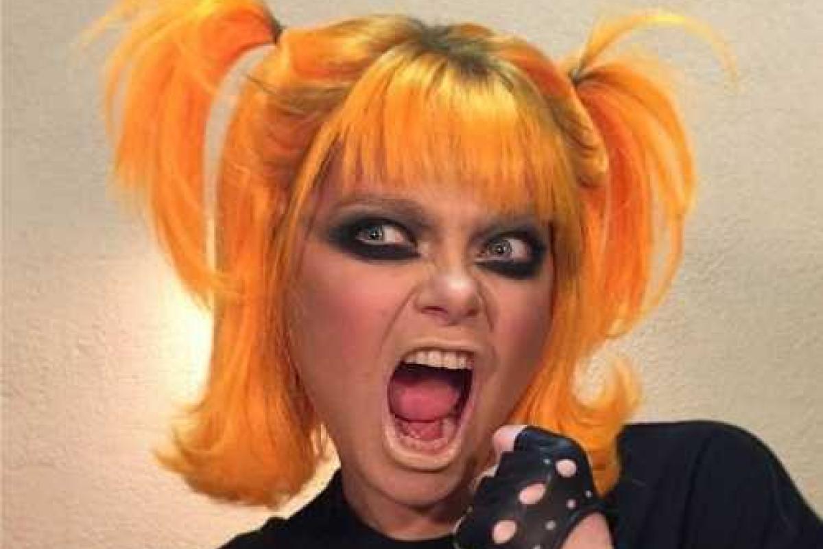 Наташа Королева покрасила волосы в ярко-рыжий цвет