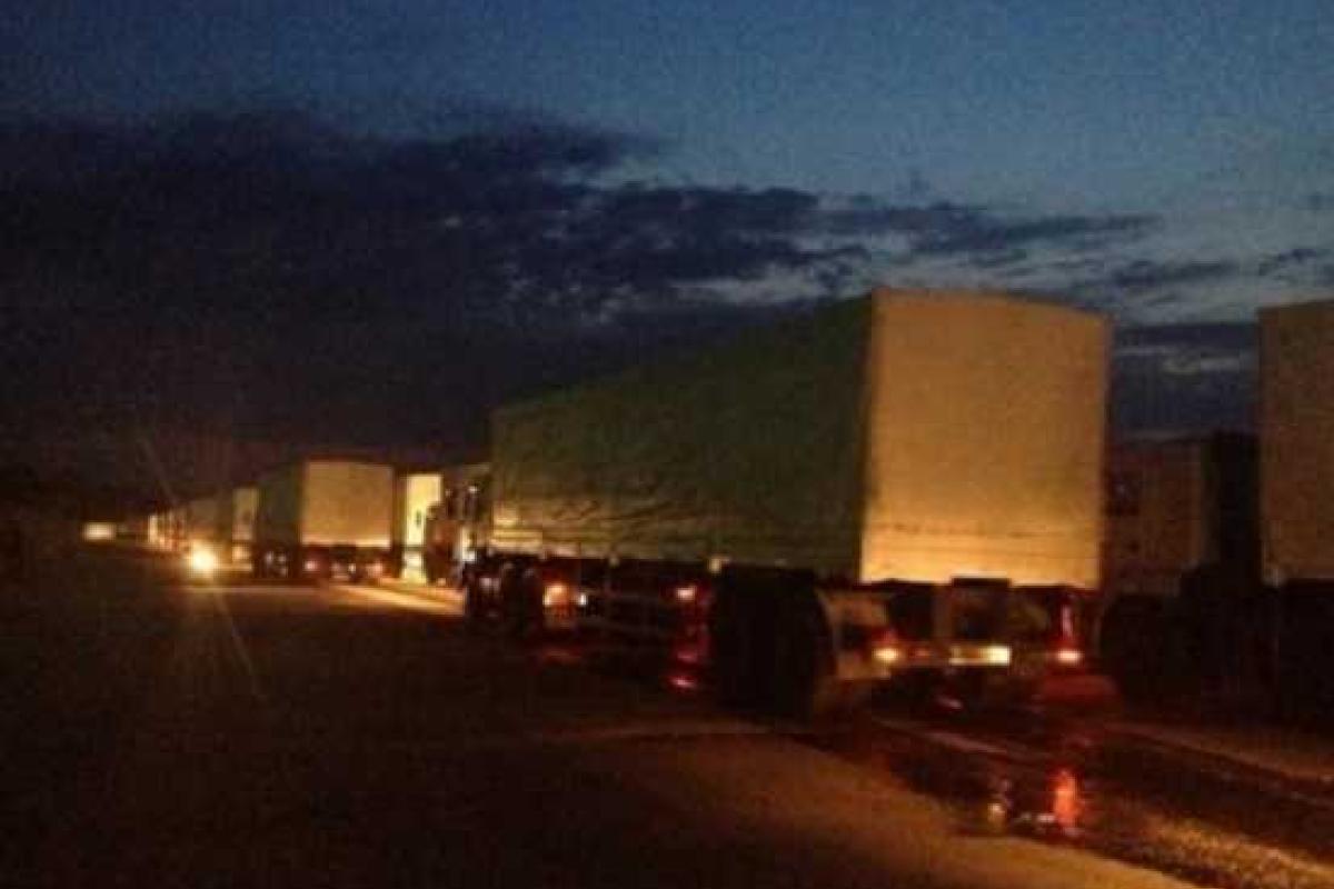 На Донбасс едет около 100 машин российского гумконвоя На Донбасс едет около 100 машин российского гумконвоя