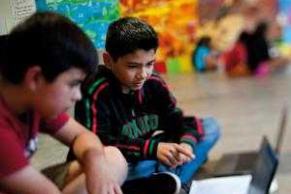 В США детей учит и следит за прогрессом компьютер В США детей учит и следит за прогрессом компьютер