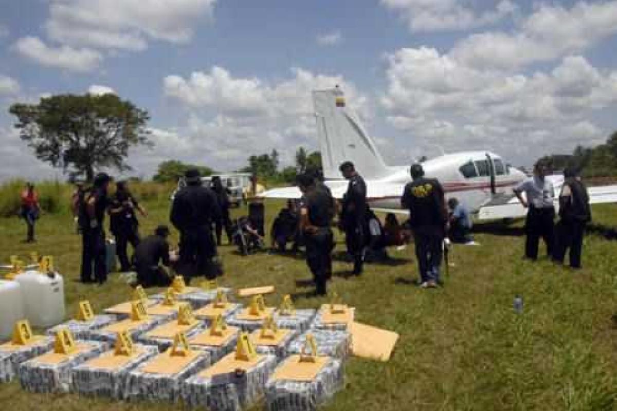 В Венесуэле тонна кокаина упала с неба