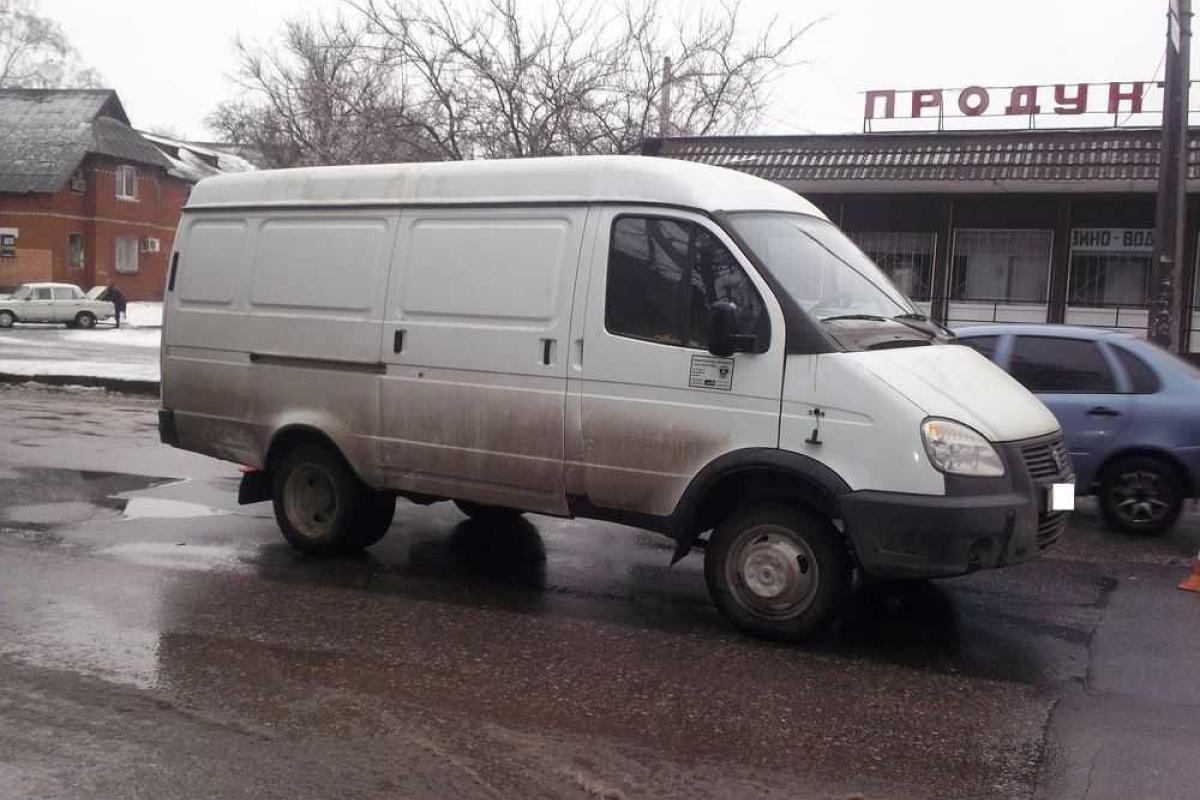 В Харькове микроавтобус сбил девушку В Харькове микроавтобус сбил девушку