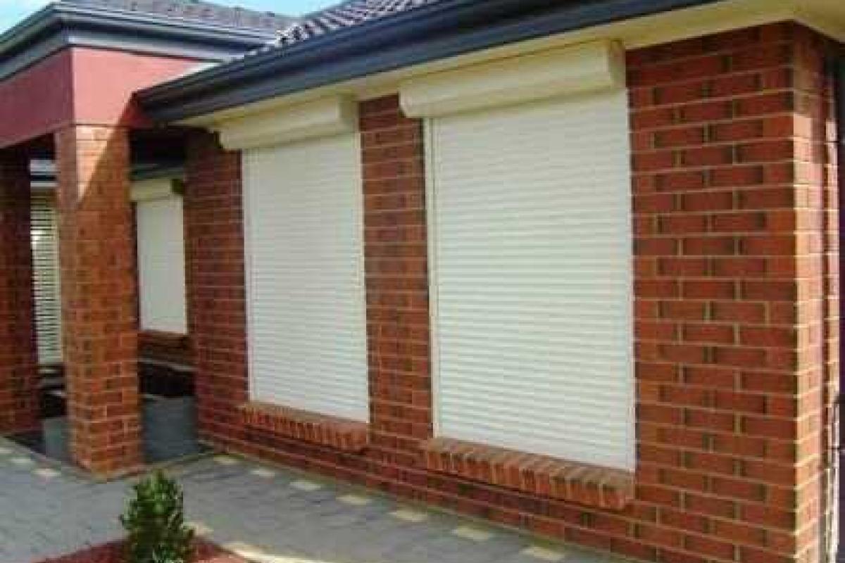 Зачем нужны защитные ролеты в доме Зачем нужны защитные ролеты в доме