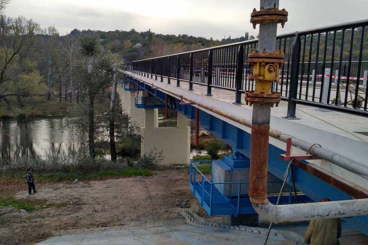 Мост на Луганщине взорвали террористы, а саботируют ремонт их последователи