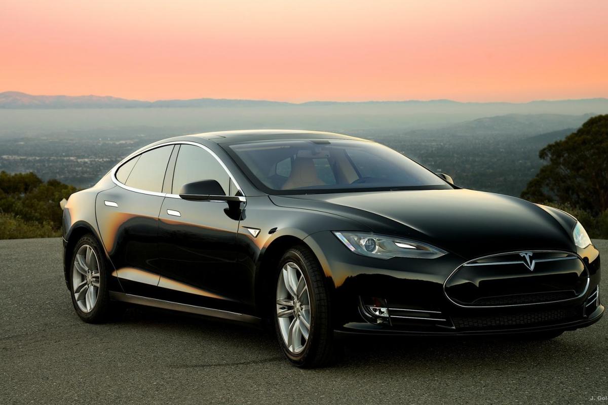 Tesla прекращает производство бюджетных версий седана Model S 60 и 60D