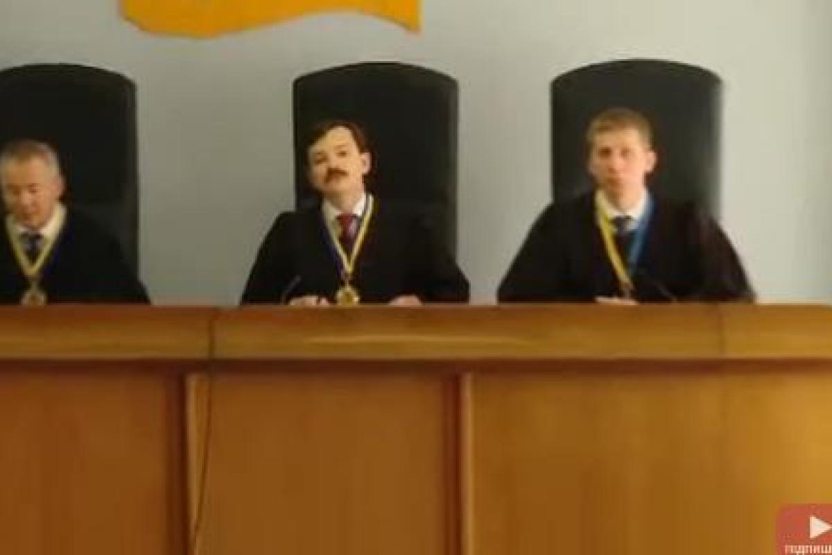 Янукович будет участвовать в судебном заседании с помощью видеосвязи